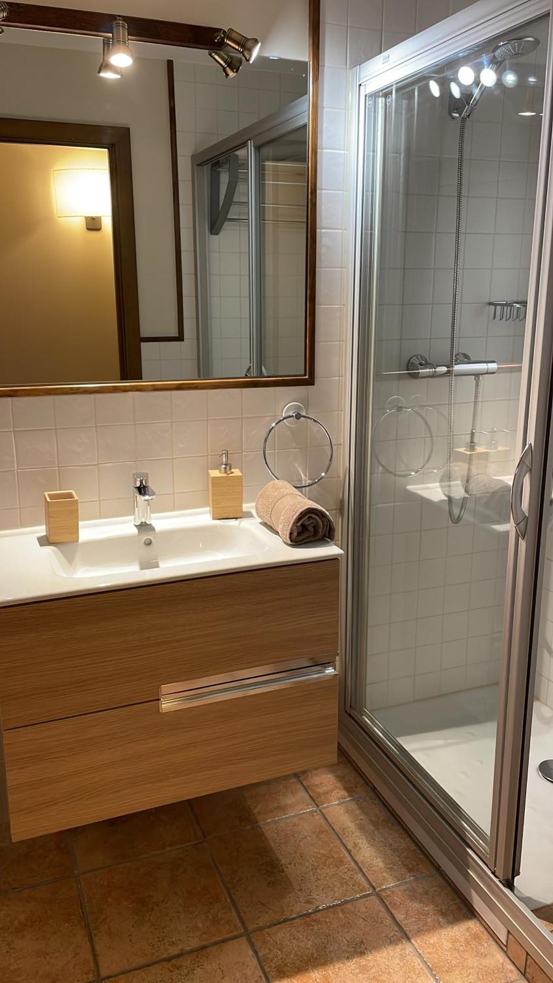 Renovado Con Jardin Privado, Parking ,wifi Y Piscina Apartment