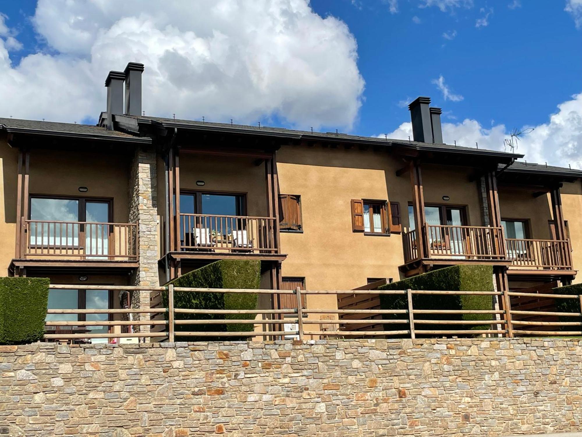 Renovado Con Jardin Privado, Parking ,wifi Y Piscina * Osséja