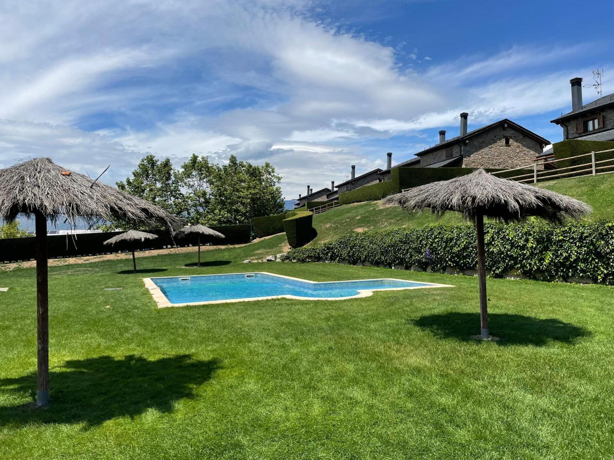 Renovado Con Jardin Privado, Parking ,wifi Y Piscina Apartment *