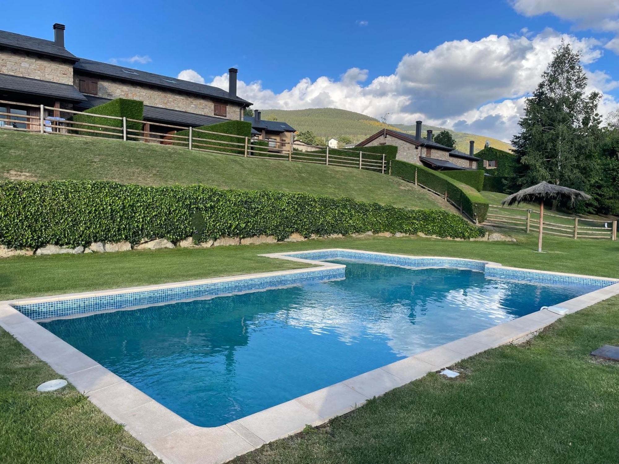 Renovado Con Jardin Privado, Parking ,wifi Y Piscina * Osséja